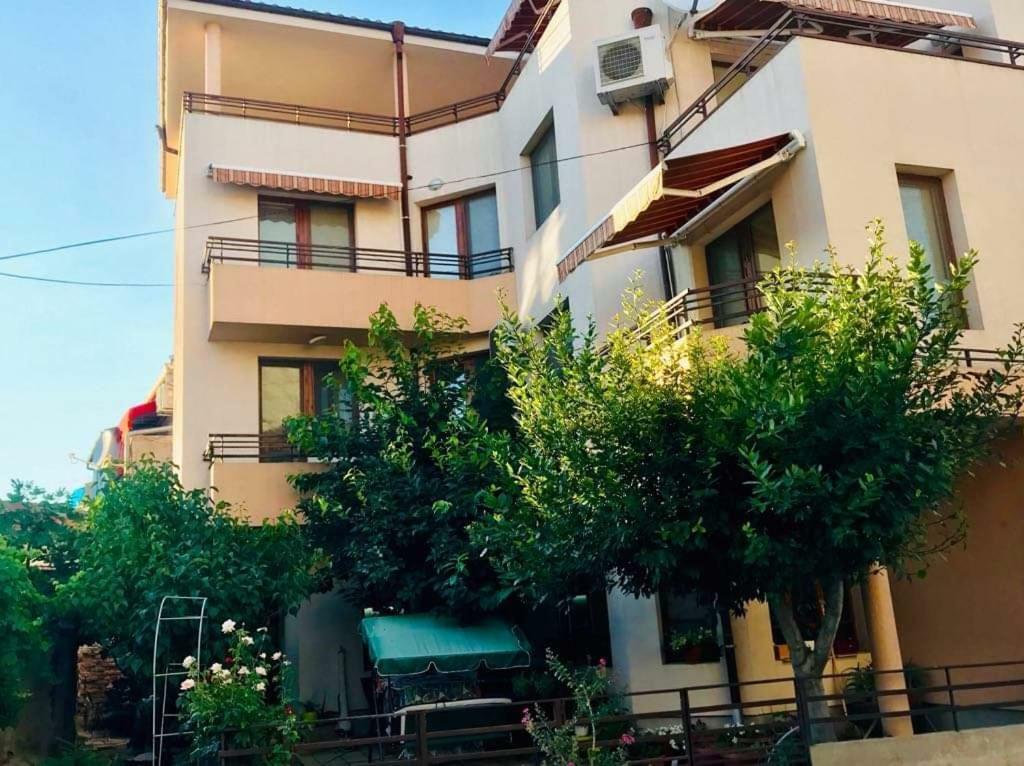 Студиа Мансарда Ненови Pomorie Exterior photo