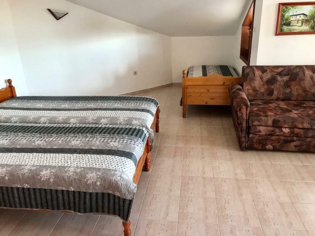 Студиа Мансарда Ненови Pomorie Exterior photo