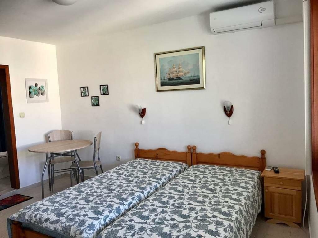 Студиа Мансарда Ненови Pomorie Exterior photo